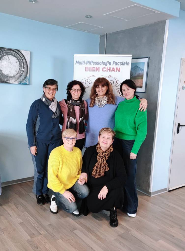 Gruppo corso base dien chan riflessologia facciale vietnamita